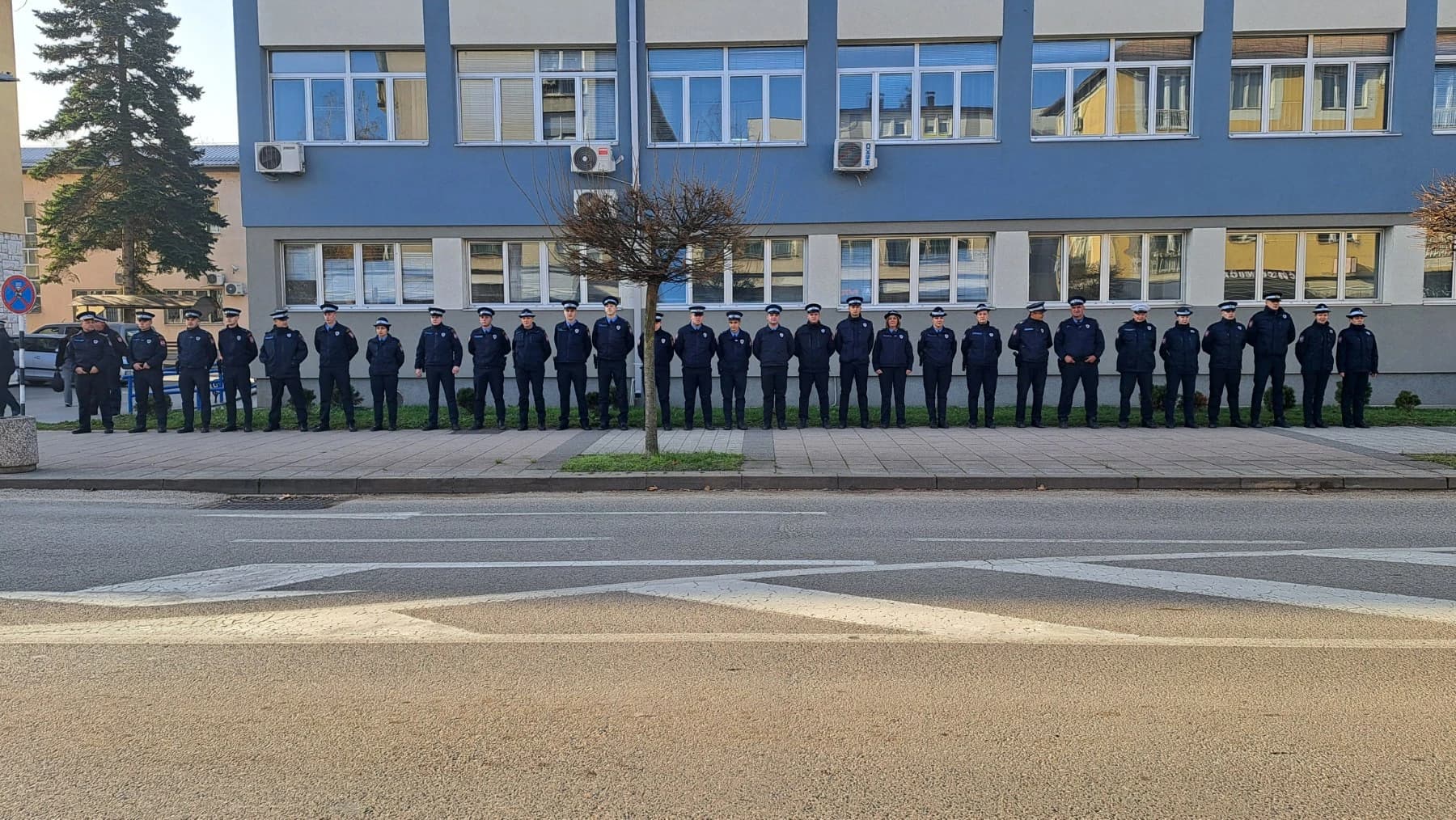 Očekuje se presuda za ubistvo Bašića: Policajci ispred policijskih stanica u RS-u, na ulicama vozila sa rotacijama