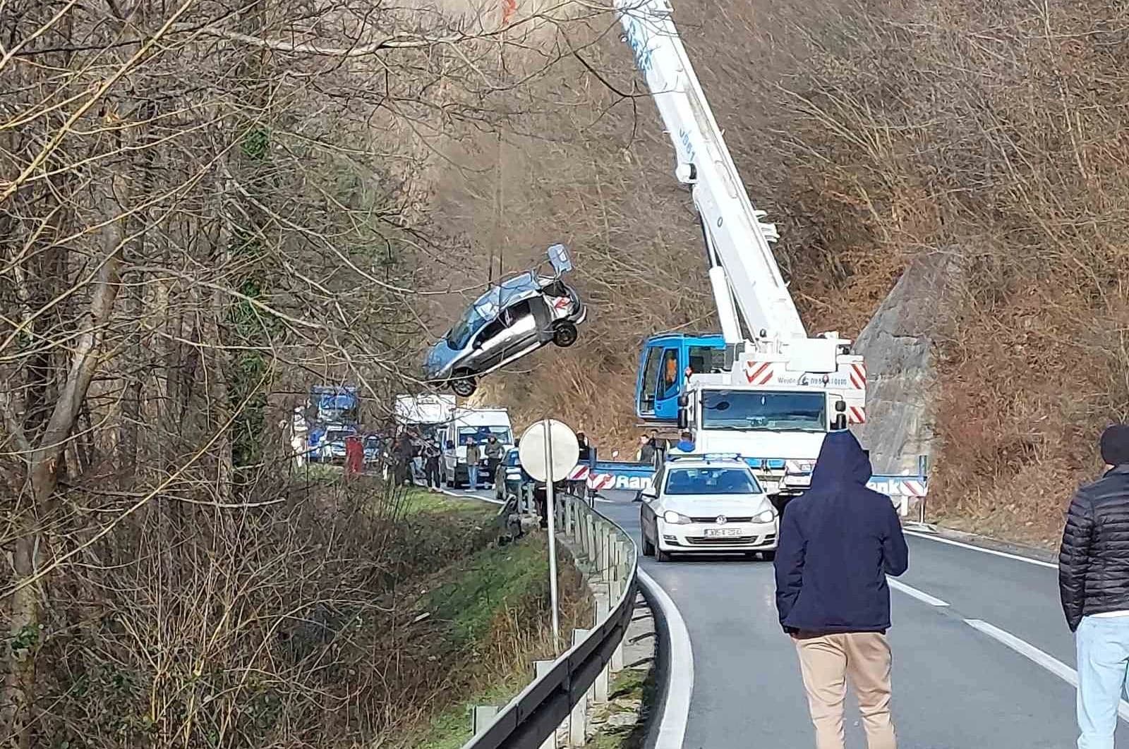 Žena sletjela u rijeku: U toku izvlačenje vozila iz Vrbasa, obustavljen saobraćaj na putu Jajce - Donji Vakuf