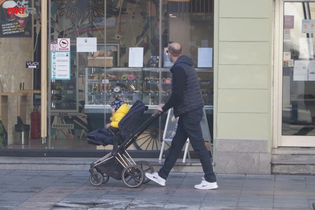 Porodice se žale da im kasni dječiji dodatak, sumnjaju da neko u institucijama "mulja"