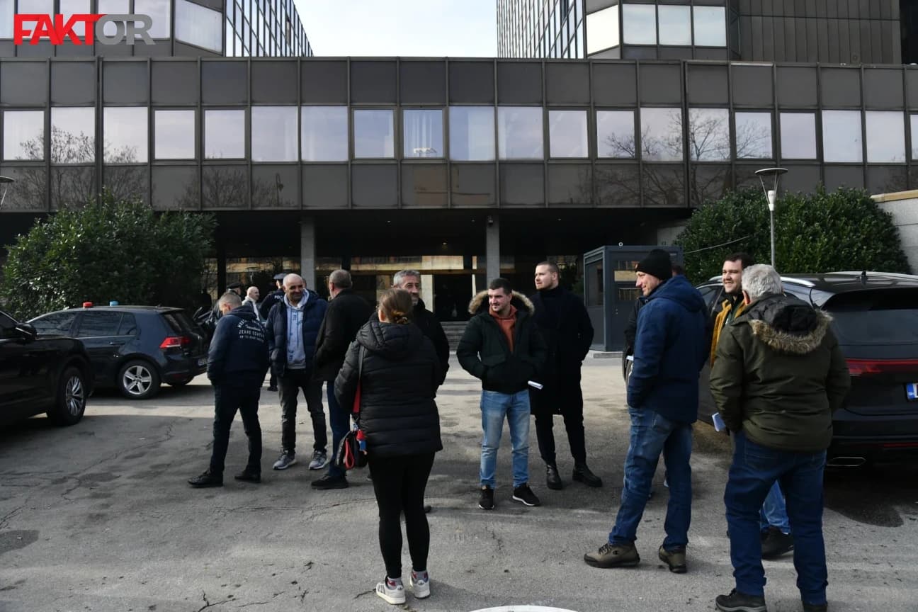 Protest pred Vladom FBiH