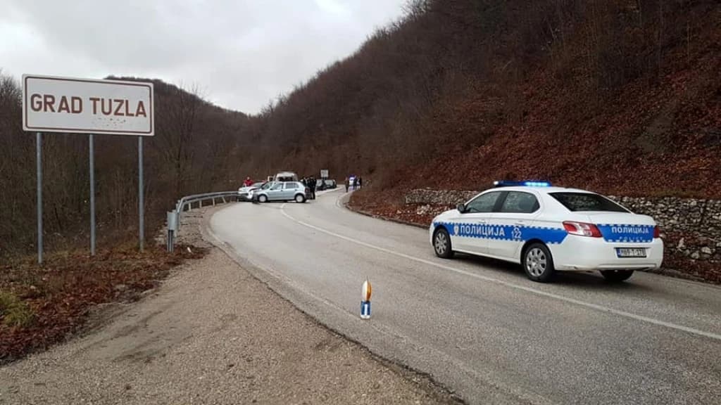 Tuzlanski kanton: U dvije saobraćajne nesreće pet povrijeđenih