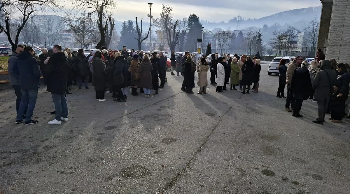 U Tuzli održan novi protest zaposlenih u pravosuđu