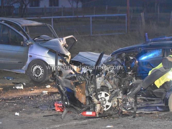 Teška saobraćajna nesreća kod Prijedora: Povrijeđeno pet osoba, među njima i djeca