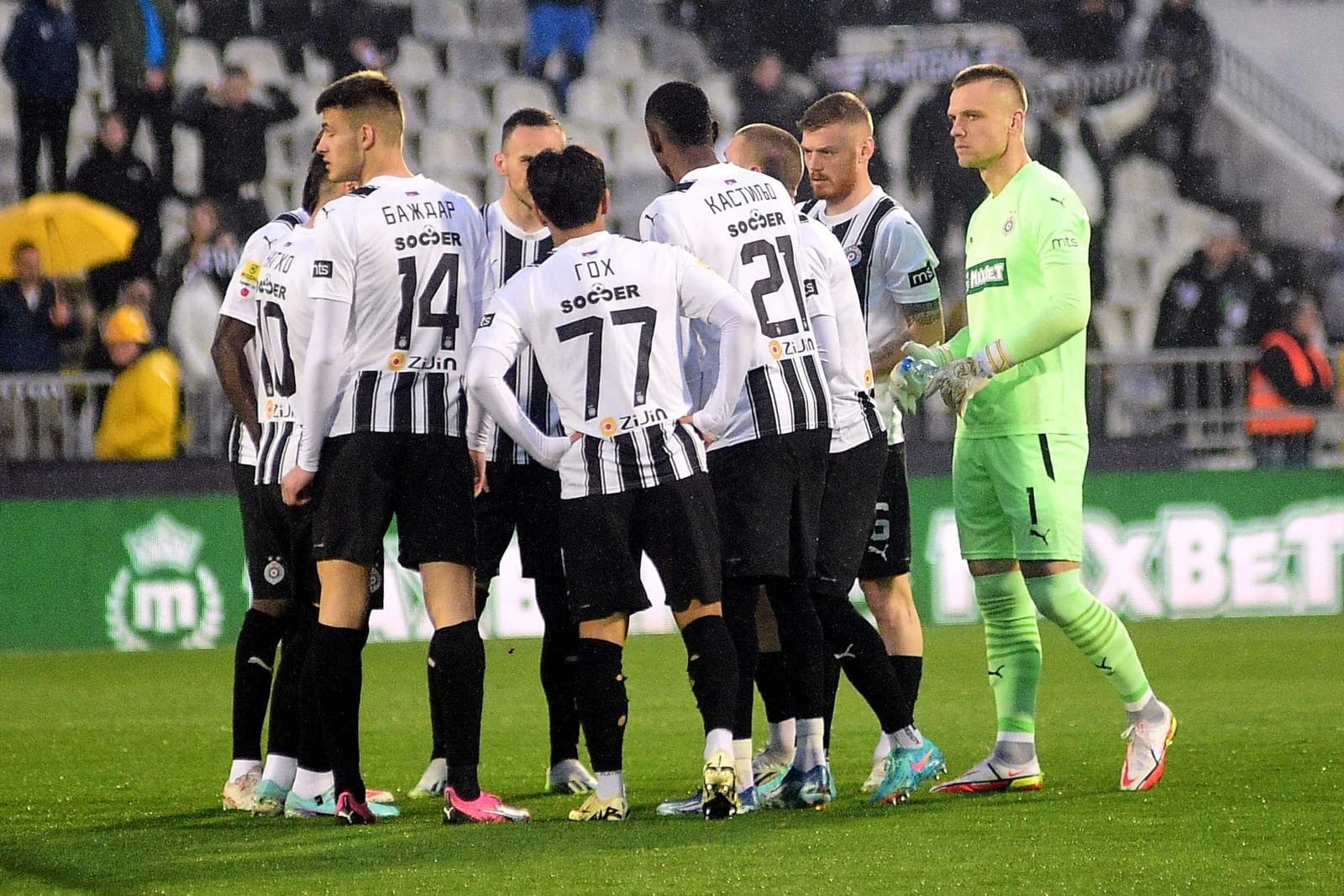 Nesretni Partizan kao da ne želi biti prvak, na meču Zvezde oba kluba ostala bez trenera