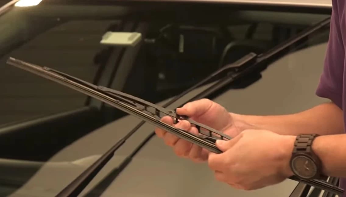Metlice brisača na automobilu: Kada ih mijenjati kako biste imali sigurnu vožnju