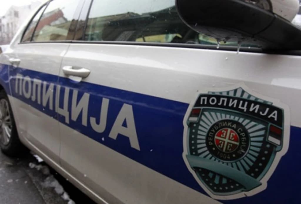 Otac motkom razbio glavu sinu, pa sa suprugom lagao policiji da je mladić pao: U životnoj je opasnosti