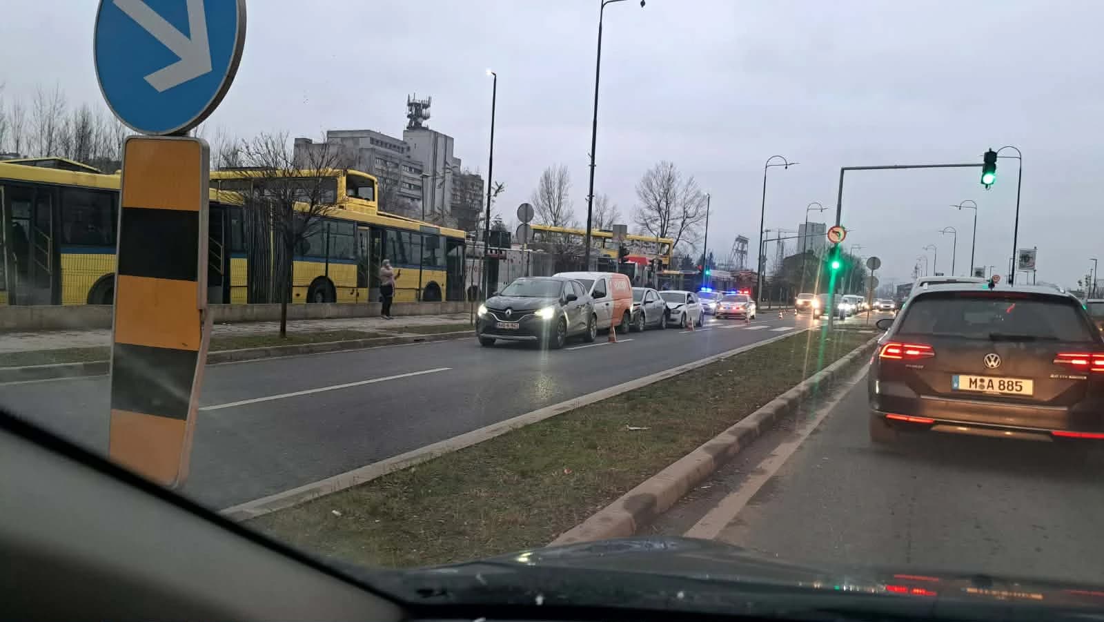 Sudar četiri vozila kod Remize u Sarajevu: Jedna osoba prebačena u Opću bolnicu