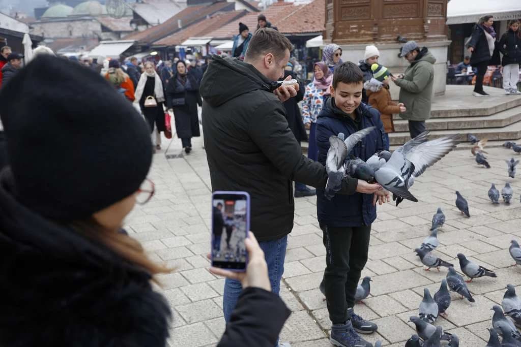Vrhunac je sezone, Sarajevo privlači posjetioce iz cijelog svijeta