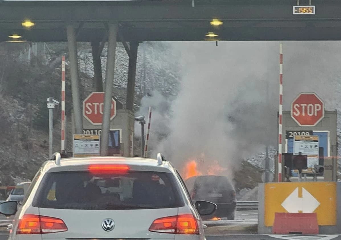 Planuo automobil na naplatnoj stanici Vlakovo
