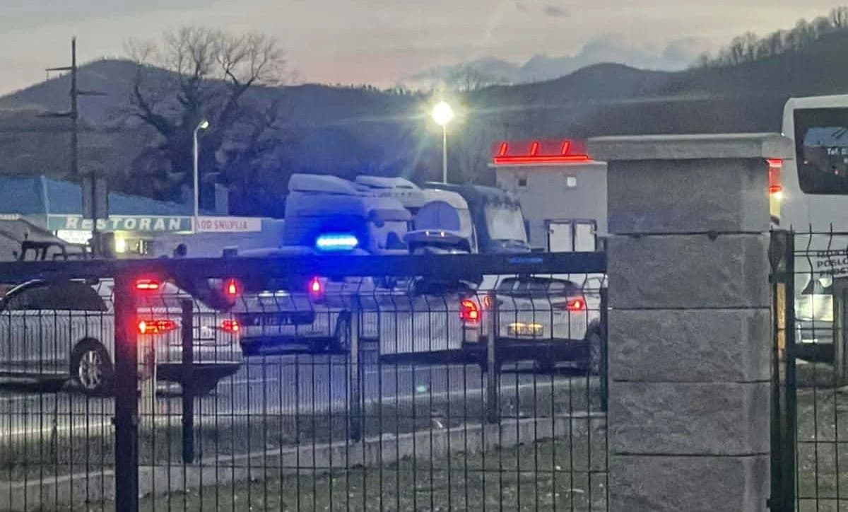 Saobraćaj zbog nesreće potpuno obustavljen