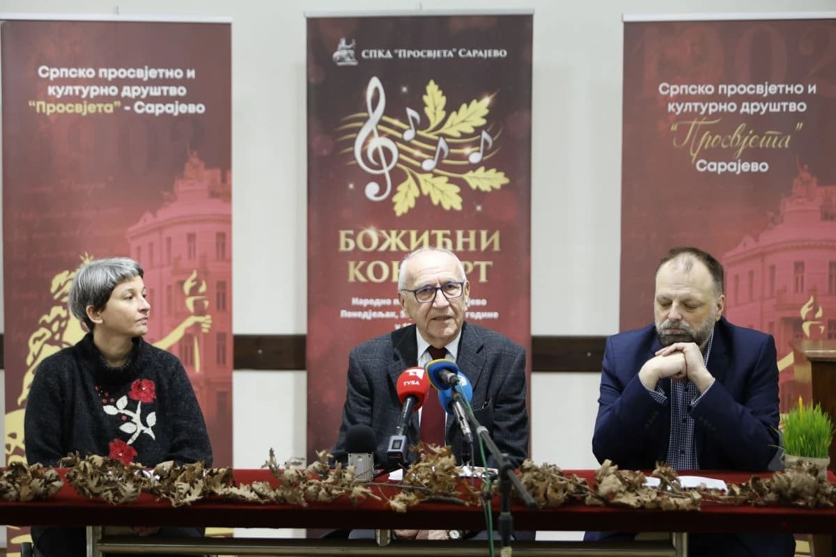 S pres konferencije