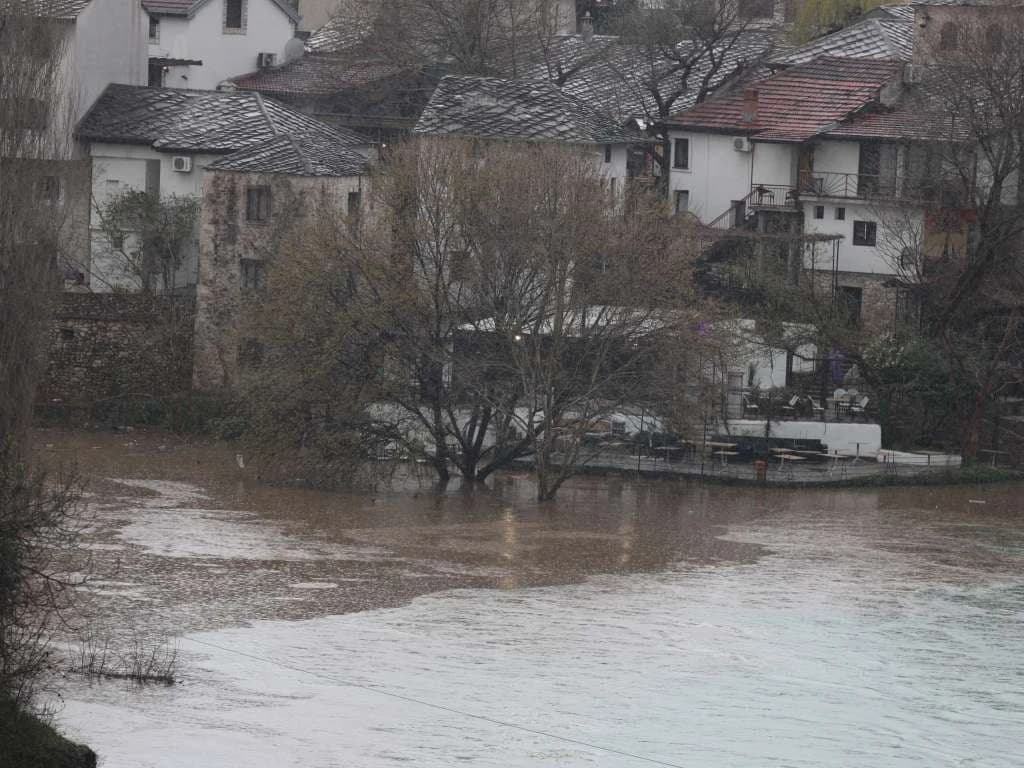 Agencija upozorila: Očekuje se porast vodostaja duž cijelog sliva Neretve, moguće bujične i urbane poplave