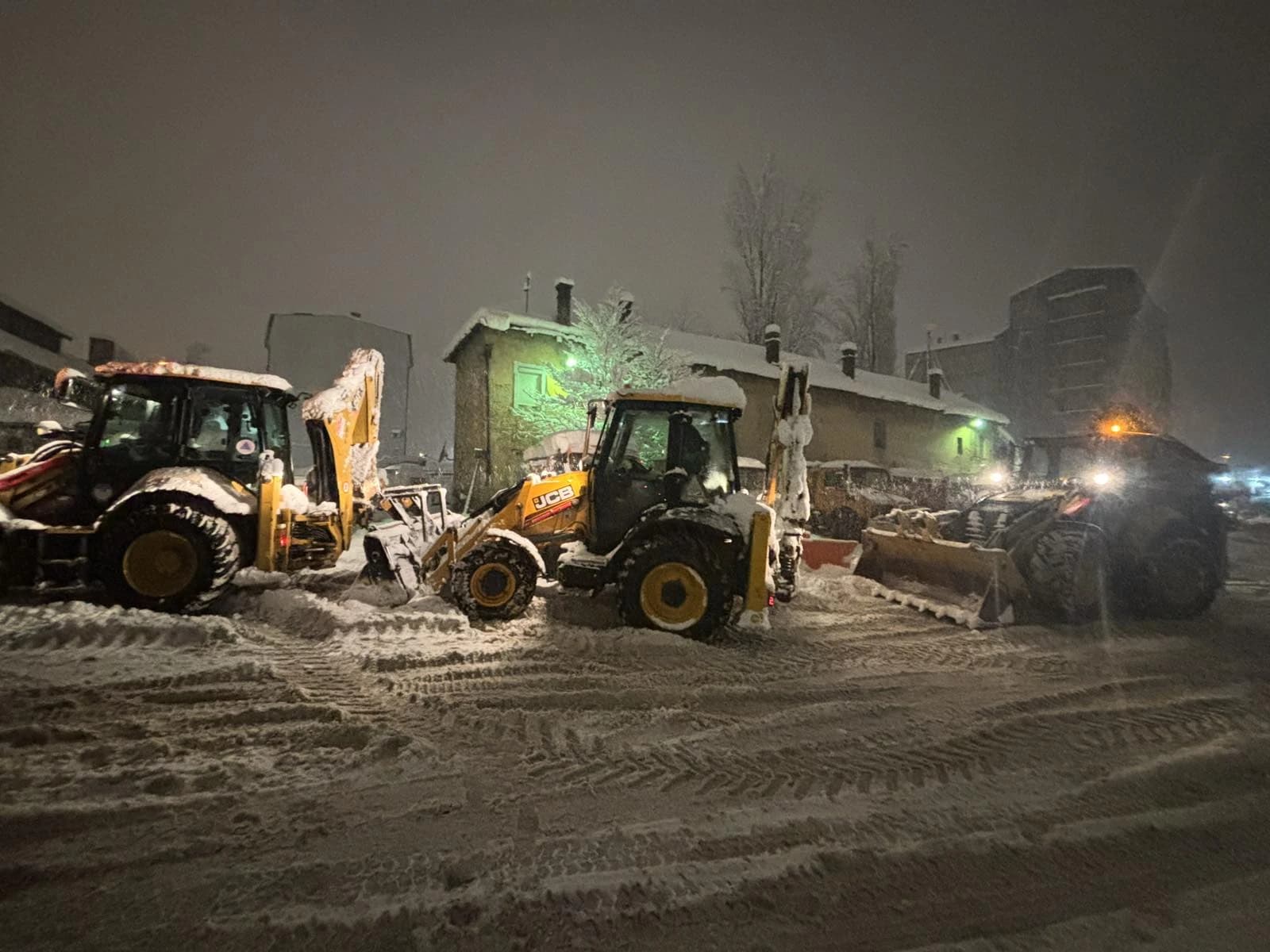 U čišćenje snijega u Sarajevu uključio se i Vodovod sa svojom mehanizacijom