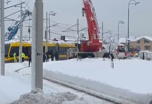 Novi sarajevski tramvaji ne mogu voziti po snijegu? Od jutros saobraćaju samo stari