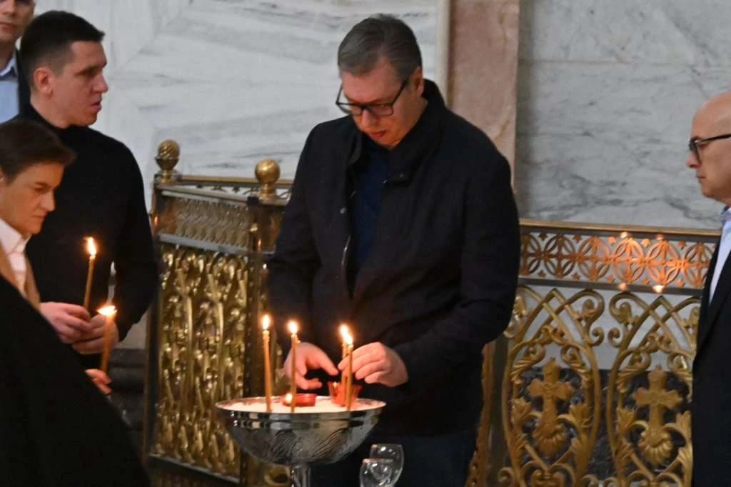 Vučić u manastiru