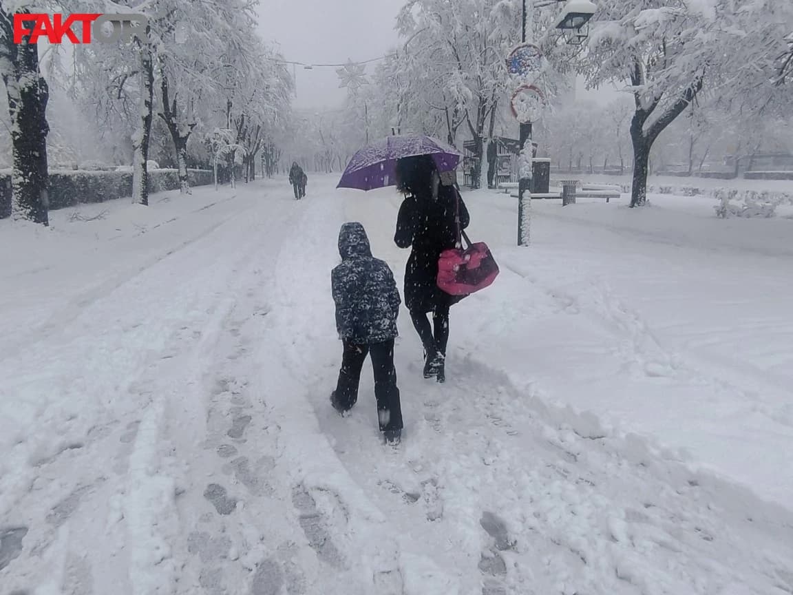 Savjeti ljekara iz Hitne pomoći: Kako hodati po snijegu i ledu i izbjeći padove i lomove