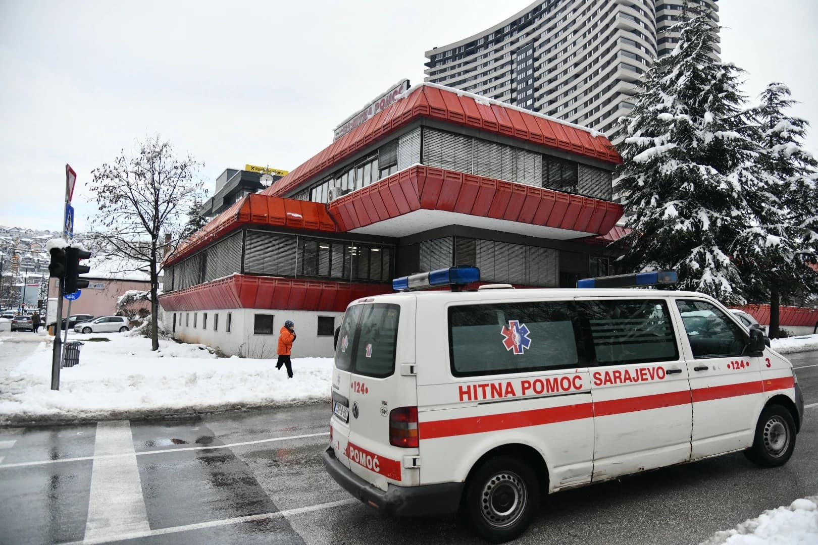 Haos na ulicama Sarajeva zbog snijega i leda; Hošić: Kretanje svesti na minimum, pad može izazvati ozbiljne komplikacije