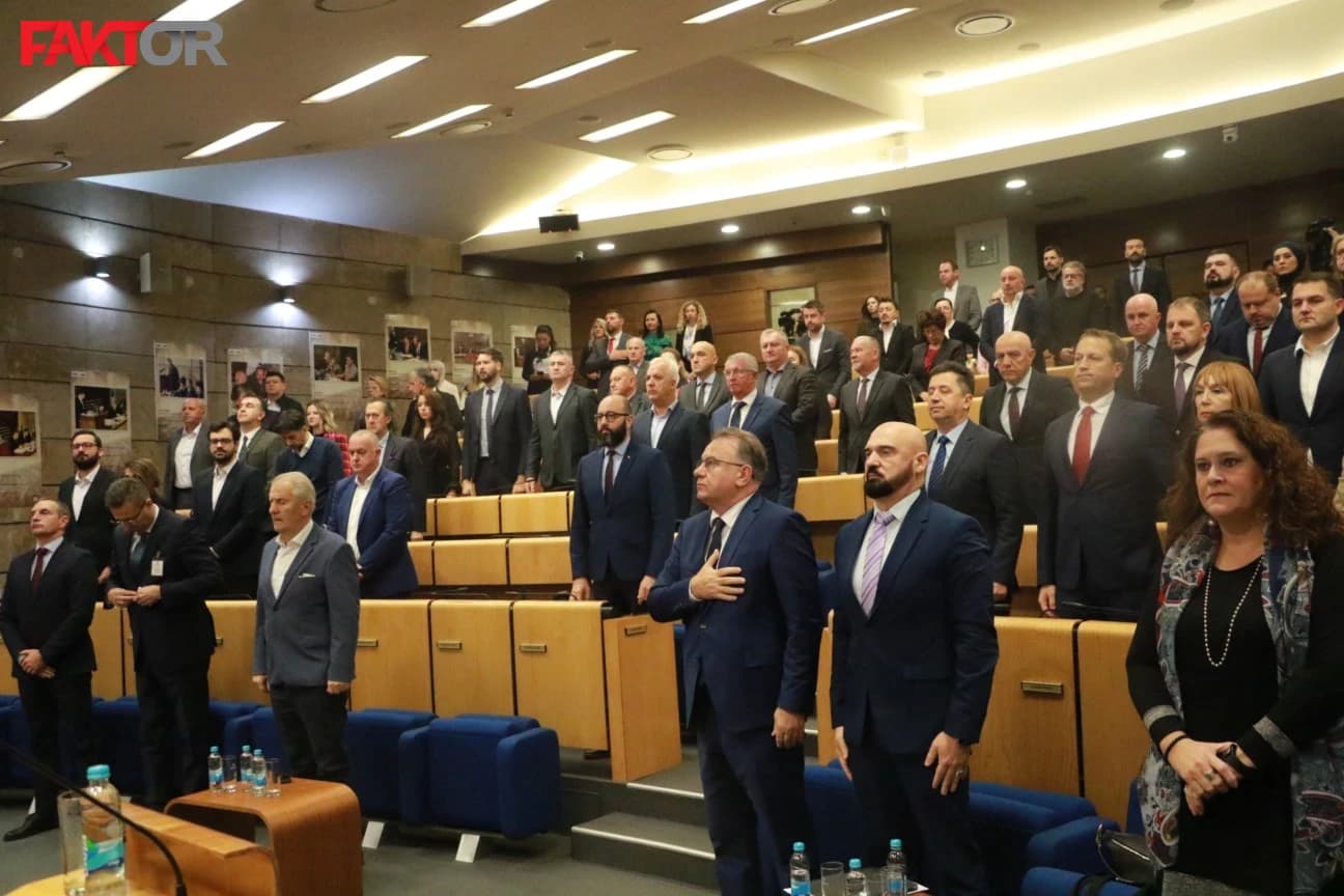 Borcima povećanje egzistencijalne naknade za 99 feninga, radnicima 27 KM, a plaće zvaničnika više za 540 KM