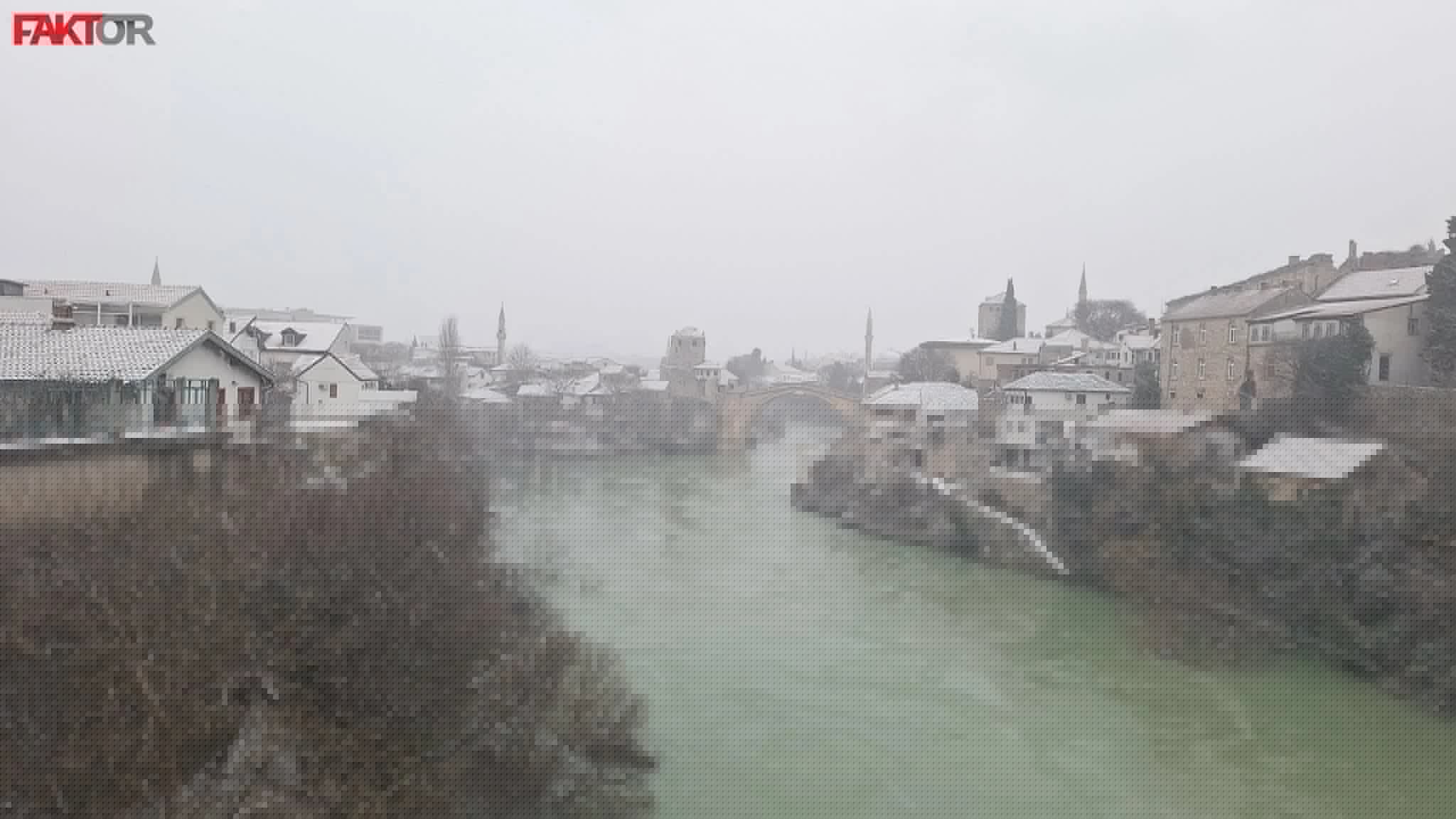 Mostar osvanuo pod bijelim pokrivačem