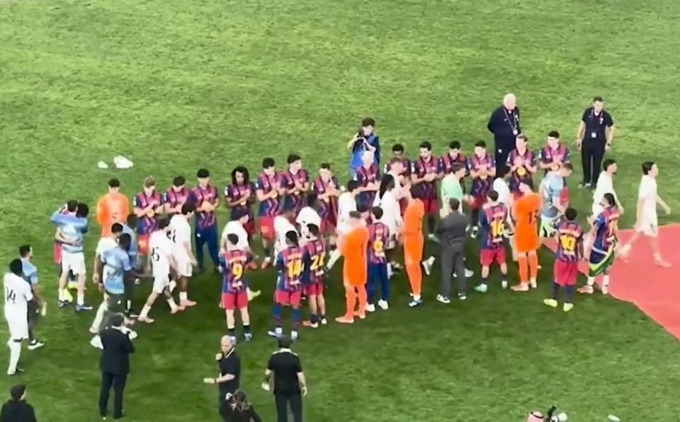 Igrači Barce napravili špalir Kraljevima, "odgovor" izostao