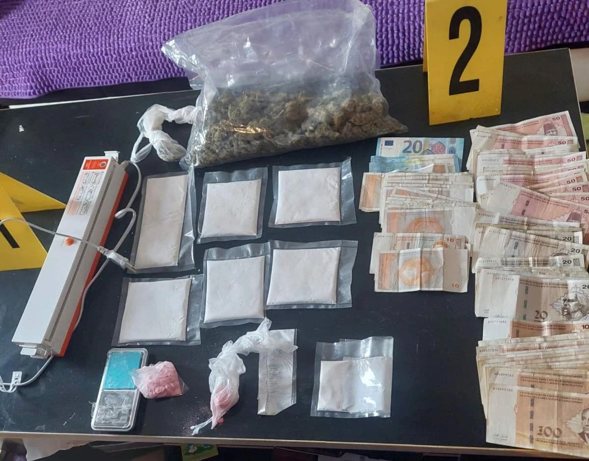 Oduzeti narkotici i novac