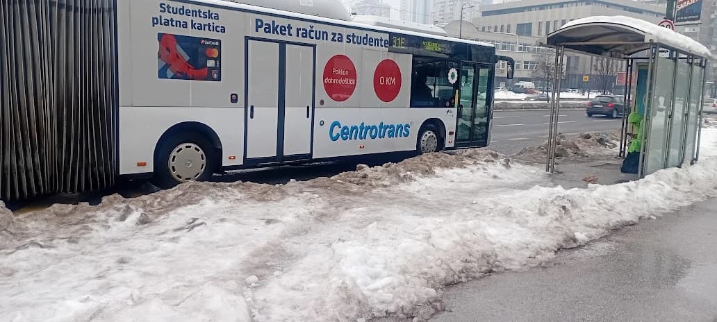 Hoće li iko očistiti autobuska stajališta u Sarajevu koja su u groznom stanju