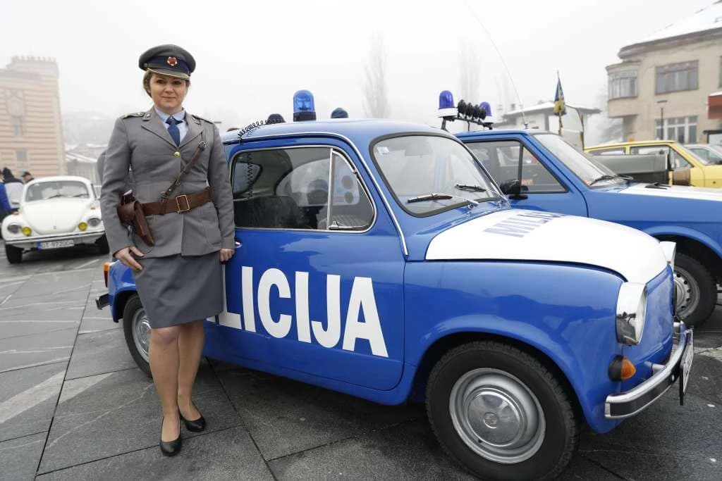 Stari automobili koji povezuju Suboticu i Sarajevo izloženi u glavnom gradu BiH