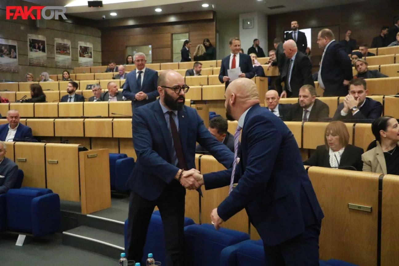 Pogledajte kako su zastupnici HDZ-a, Trojke i njenih "satelita" odbili ograničiti rast plaća političarima
