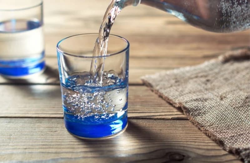 Preporučuje se oko šest do osam šolja ili čaša tečnosti dnevno