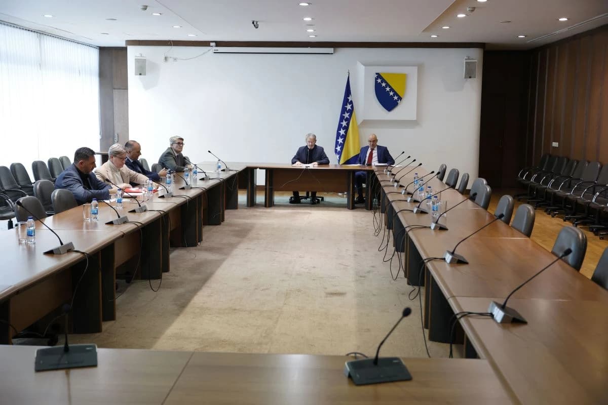 Članovi Komisije za saobraćaj i komunikacije PSBiH