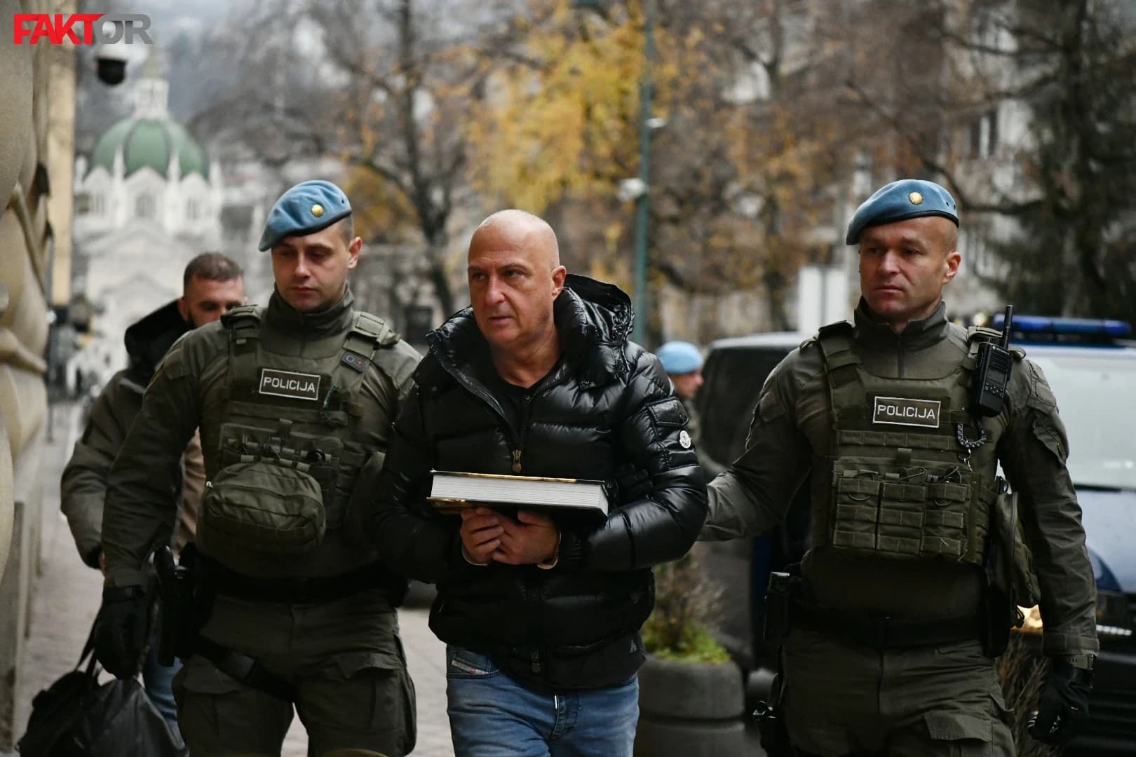 S privođenja Ajanovića nakon hapšenja u decembru