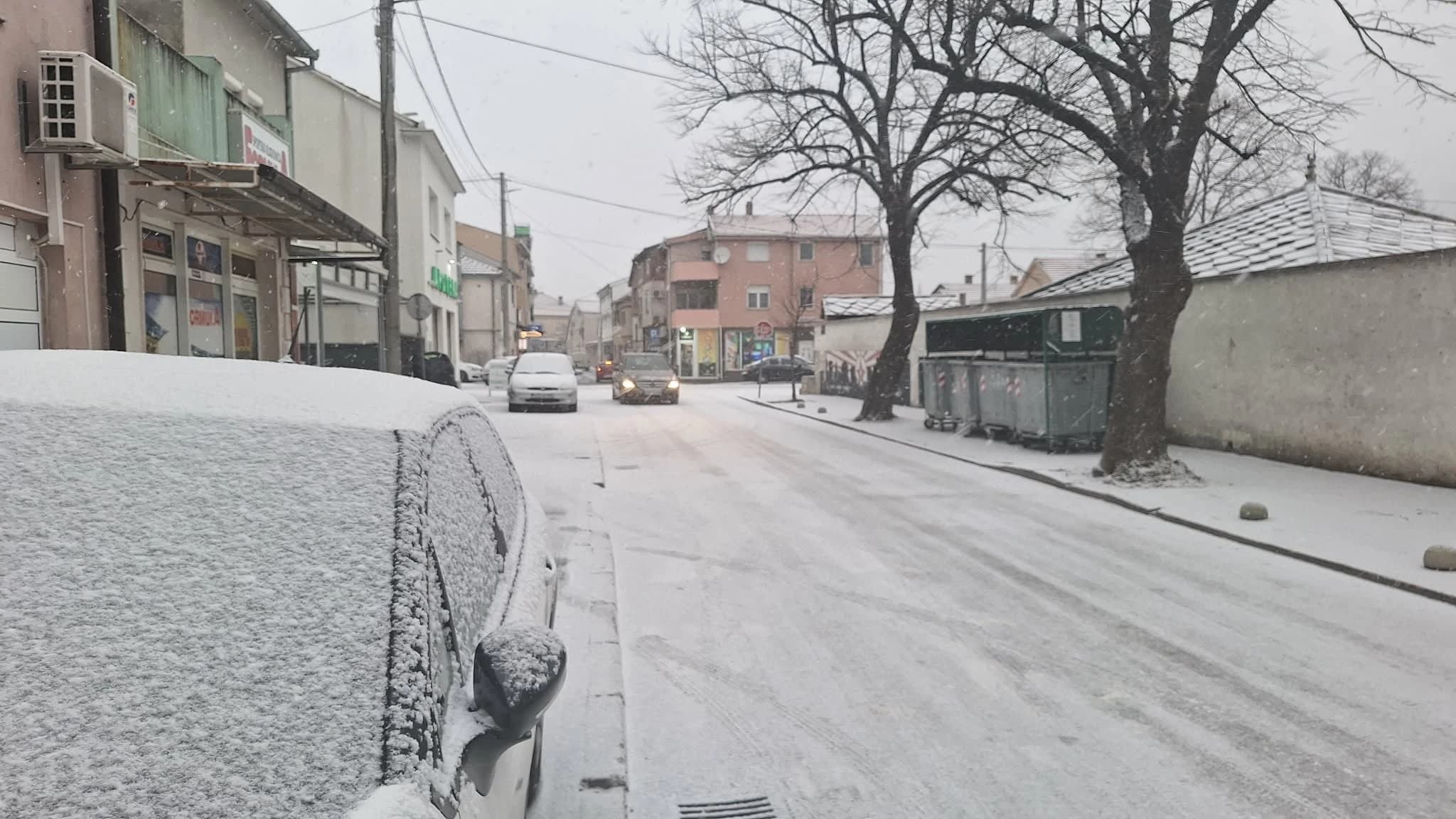 Bila je zima sa puno snijega: Začas se smrznemo iako temperature nisu tako niske, klimatske promjene ili nešto drugo