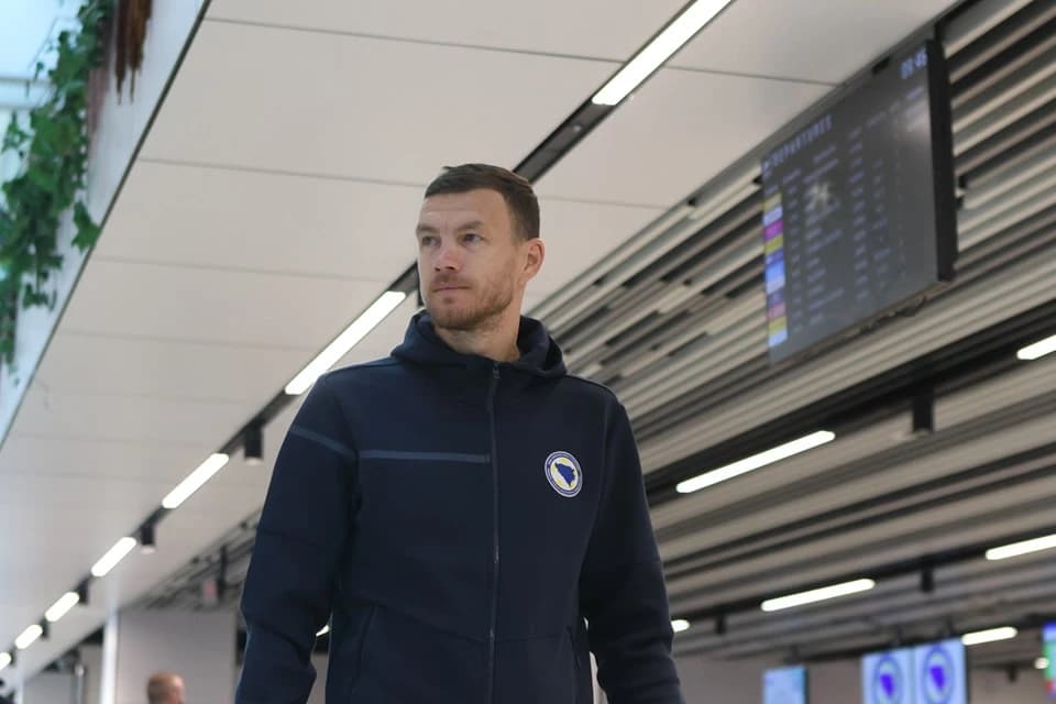 Džeko sletio u Dusseldorf: Nijemci ga sačekali na aerodromu
