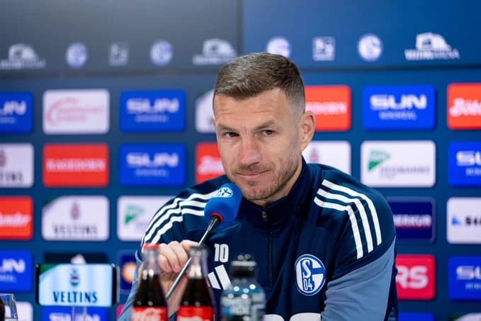 Džeko otkrio ko je kupac prvog dresa: "Rekao mi je: brate, ako ideš tamo..."