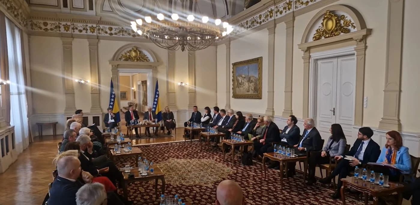 Bećirović ulazi "žestoko" u izbornu godinu, pohvalio se sastankom sa svojim savjetnicima?!