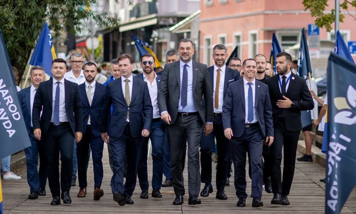 Konaković začas "pod rotacijama" dođe po glasove u Krajinu, ali kad Trojka dijeli pare, Bihać im je na kraju svijeta