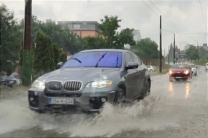Upozorenje vozačima, kiša krije opasne rupe: Ovi putevi u BiH su najkritičniji!