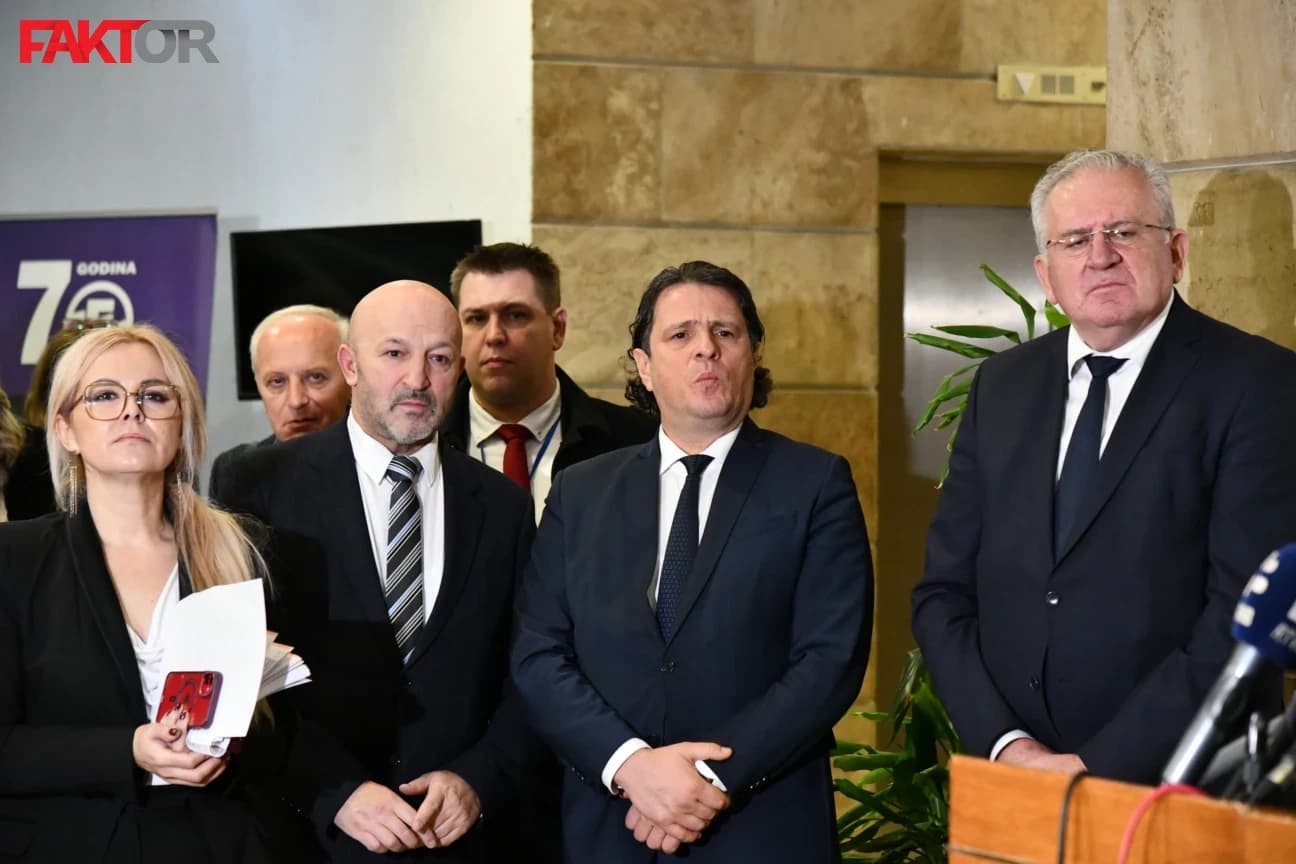 Je li Kurtović predstavnik službenika ili i "raje" u realnom sektoru: Nije reagirao u Parlamentu na izmjene člana 81.