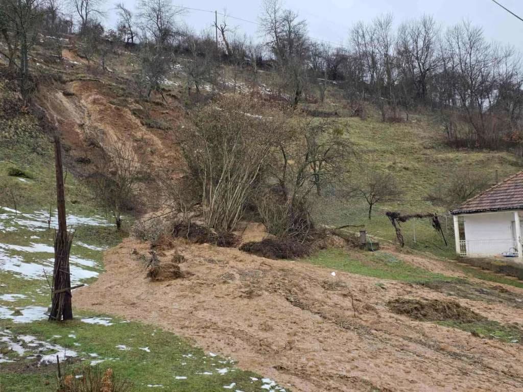 Klizište u goraždanskom naselju Lastavice ugrozilo stambene objekte
