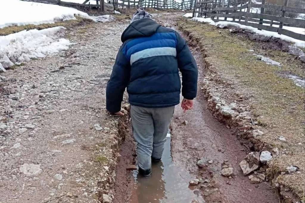 Bujične vode u općini Pale u FBiH stvorile velike probleme: Poplavljeni putevi i podrumi, pokrenuta klizišta