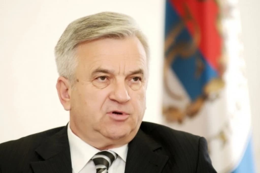Nedeljko Čubrilović ostao bez još jednog zastupnika, osipanje Demosa se nastavlja, profitira SNSD