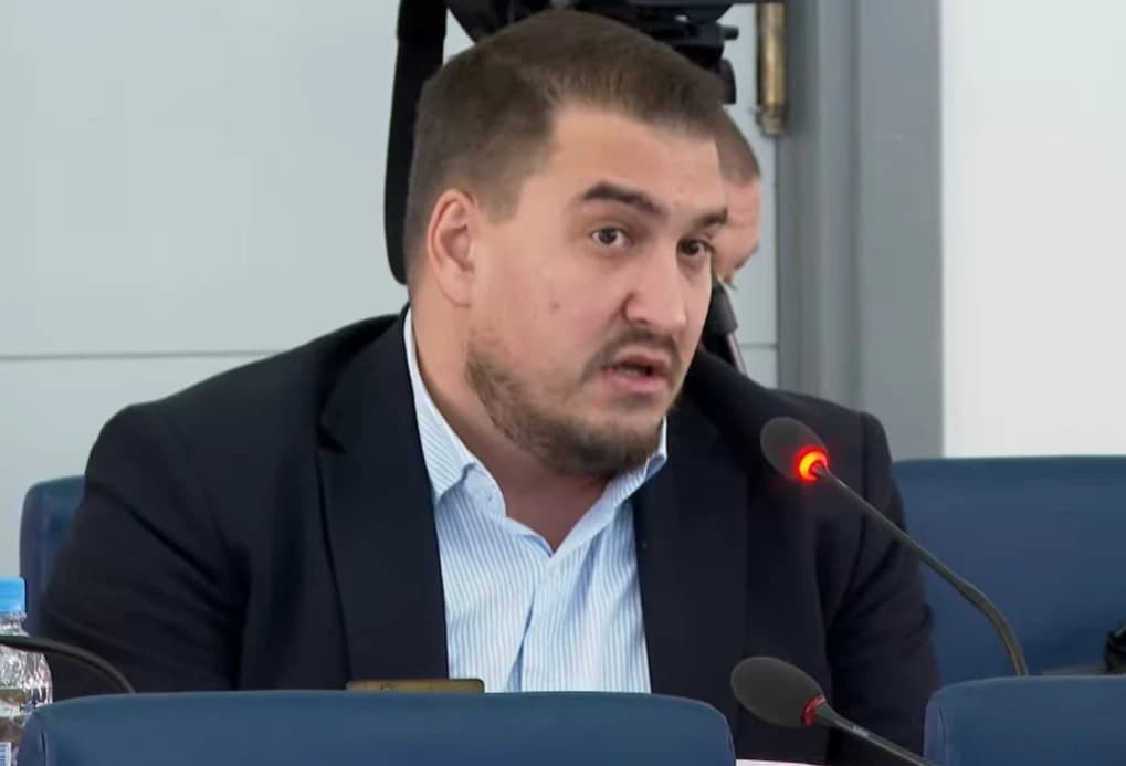 Haris Zahiragić tokom diskusije na sjednici