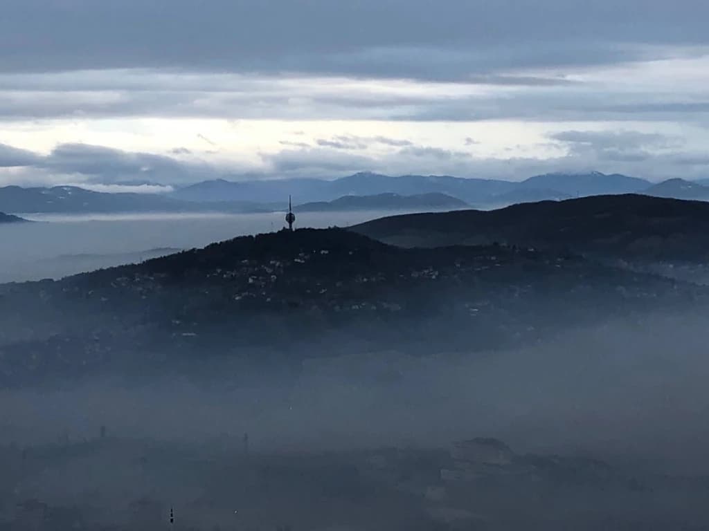 Sarajevo u magli
