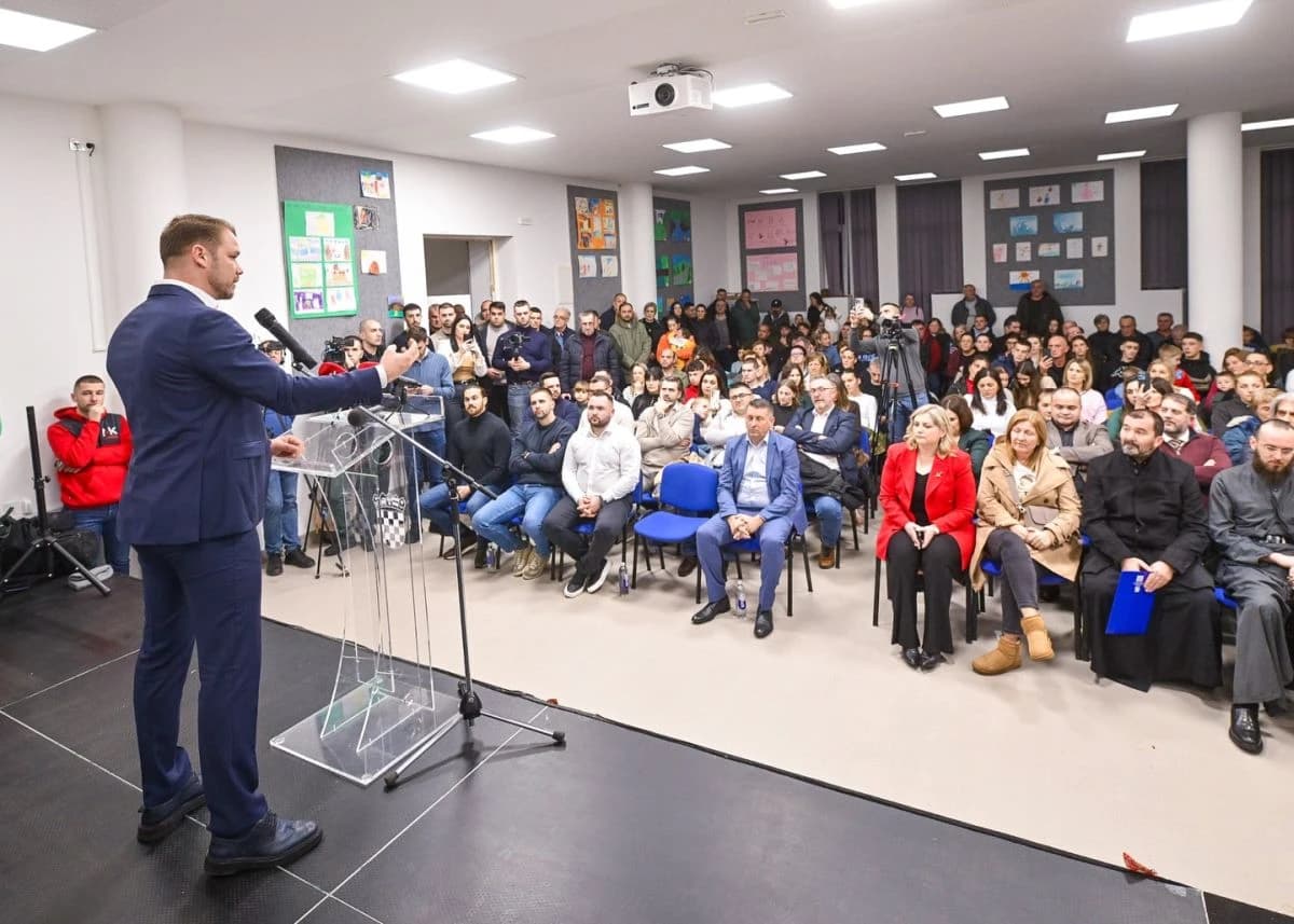 Draško Stanivuković u Gračacu