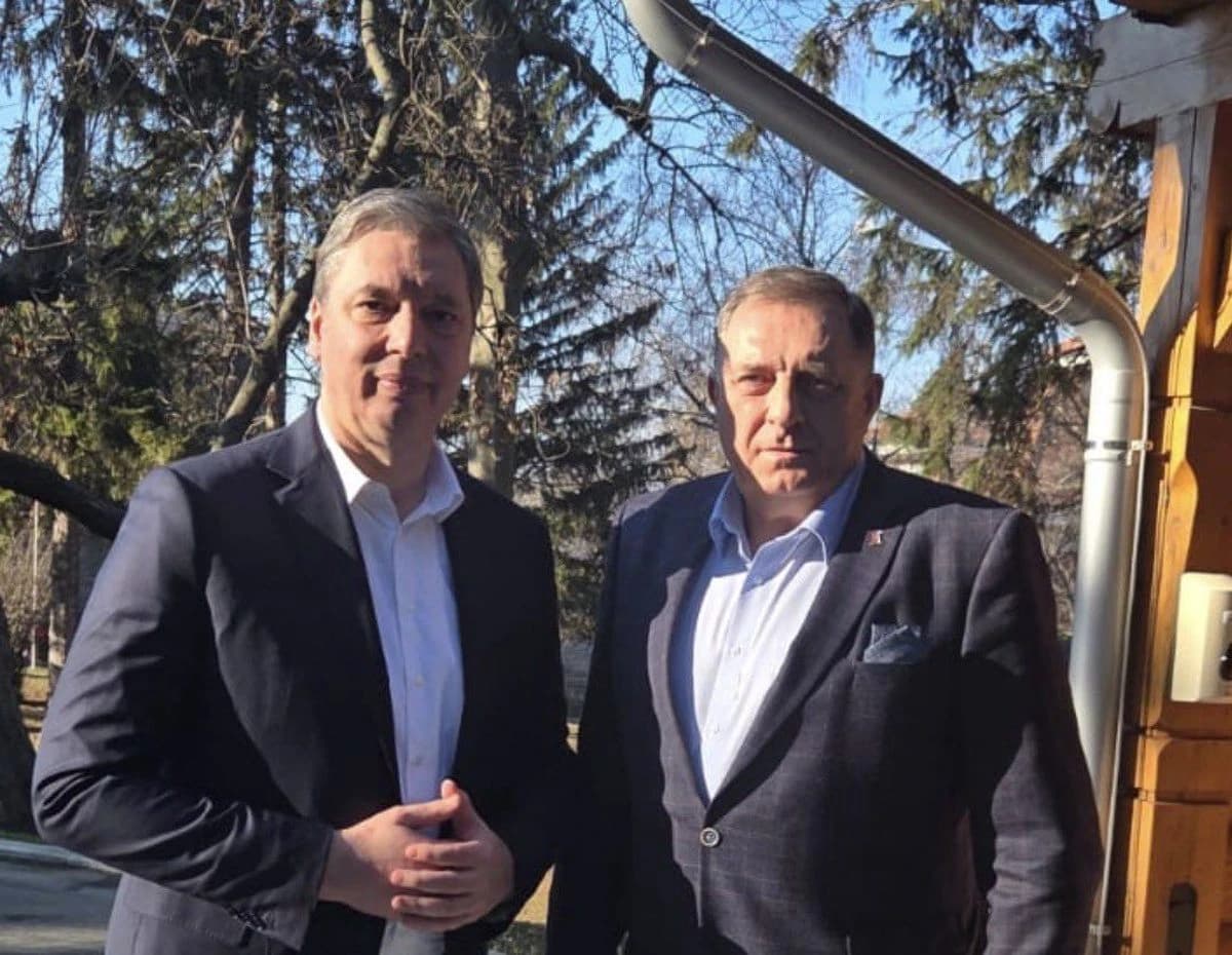 Dodik "informisao predsjednika da je Dejtonski sporazum srušen"; Vučić: Naočare mi na popravci