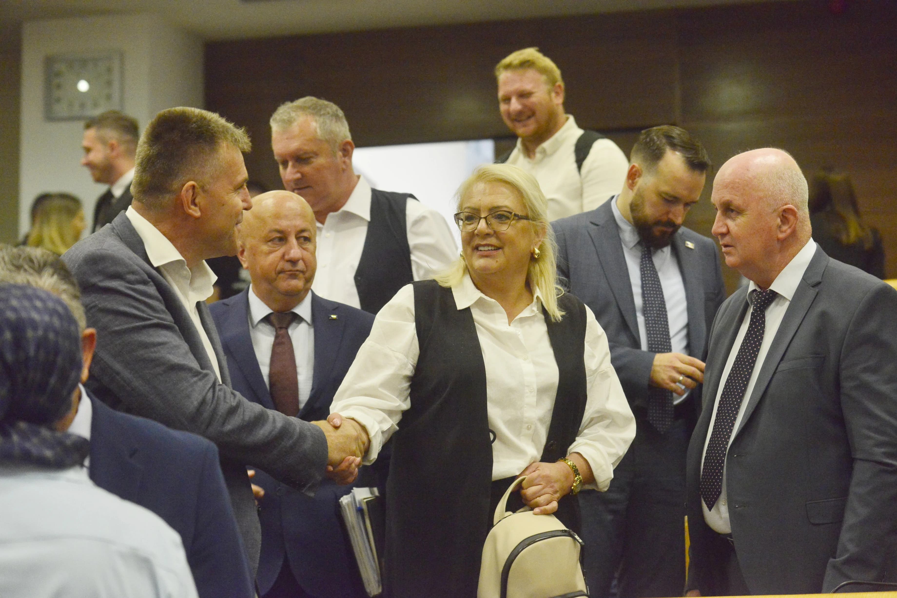 Bradarina osnovna plaća sa povećanjem osnovice iznosi 5.400 i viša je za 600 KM, a minimalna penzija u FBiH je 599 KM