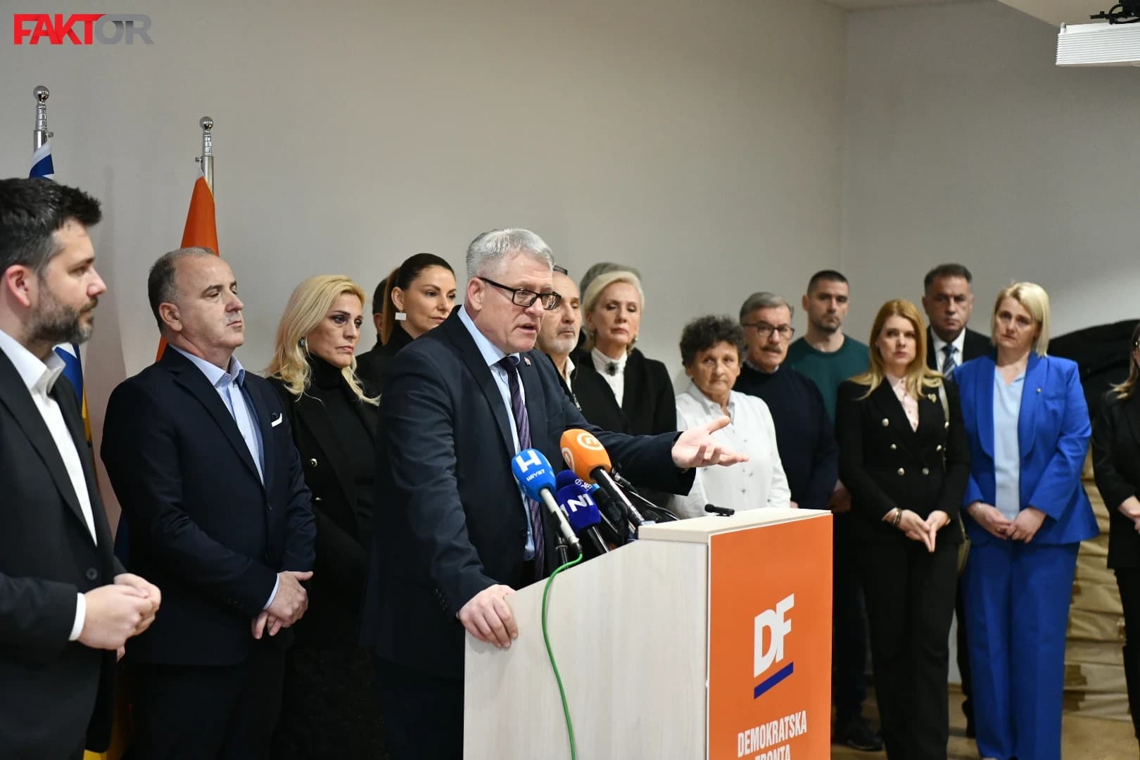 Begić: Schmidt da popravi što je pokvario ili da ostavku, sarajevski mozgovi neka shvate da nema kompromisa van presuda