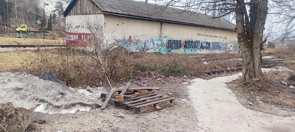 Ruglo kod putnog prijelaza preko željezničke pruge u Velešićima