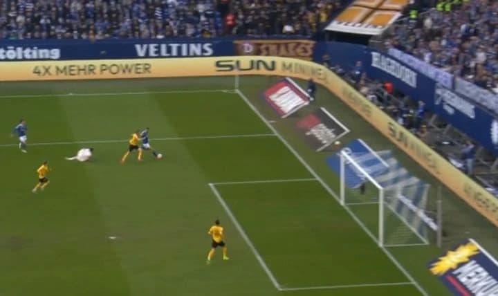 Džeko je zaobišao i golmana, ali..