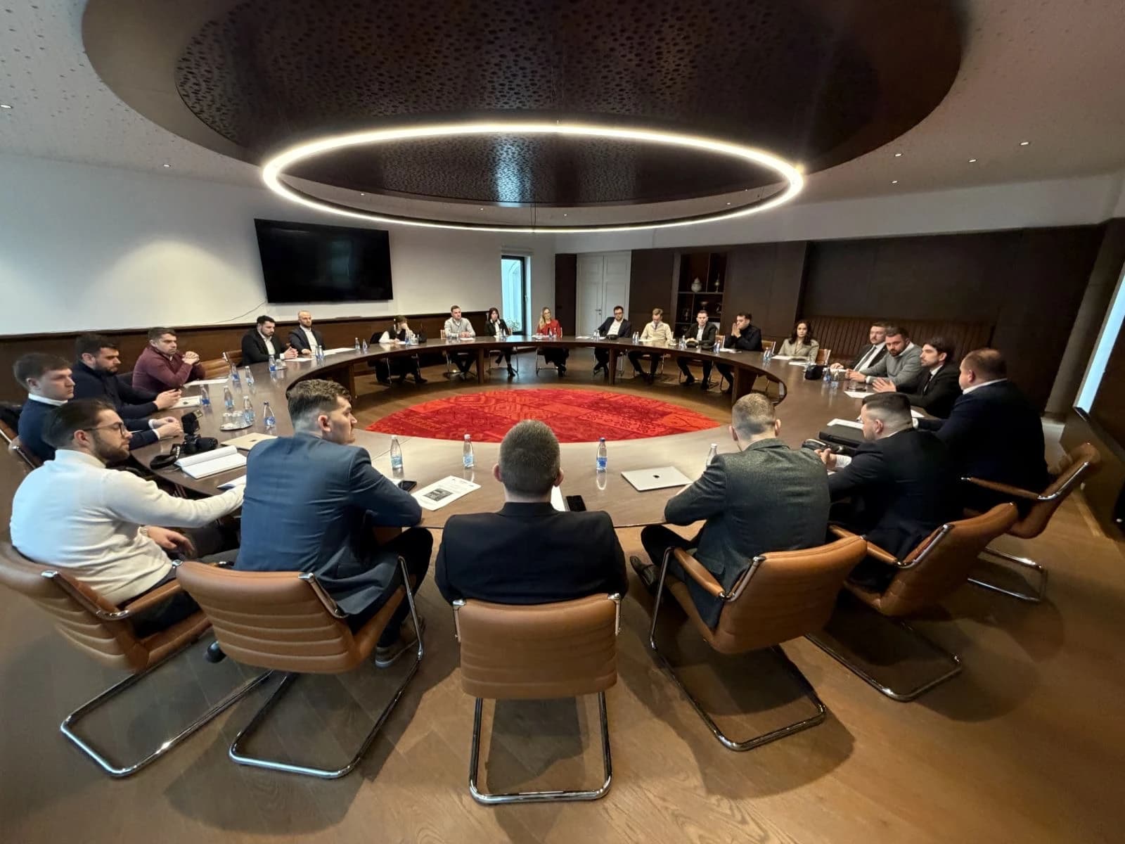 Dodik nasamario "muslimansku reprezentaciju", poljubac koji su mu dali Nikšić, Konaković i Forto nije proizveo čaroliju